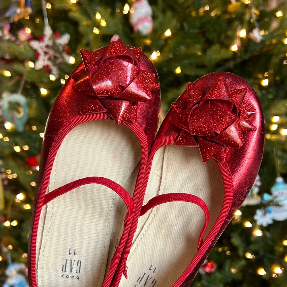 GAP Shiny Red Bow Kids Dress Shoes